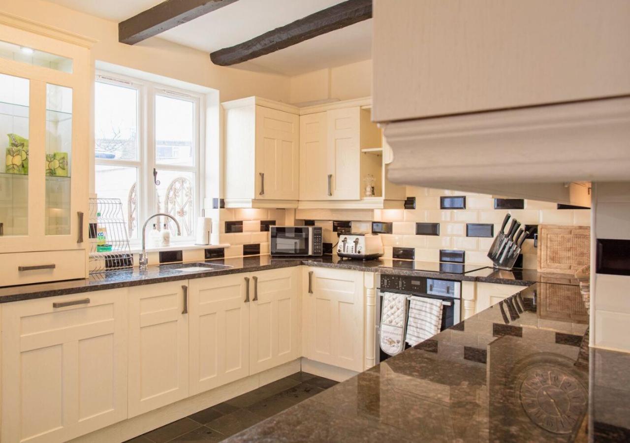 Вилла Charming 2 Bed House In Tewkesbury Centre Экстерьер фото