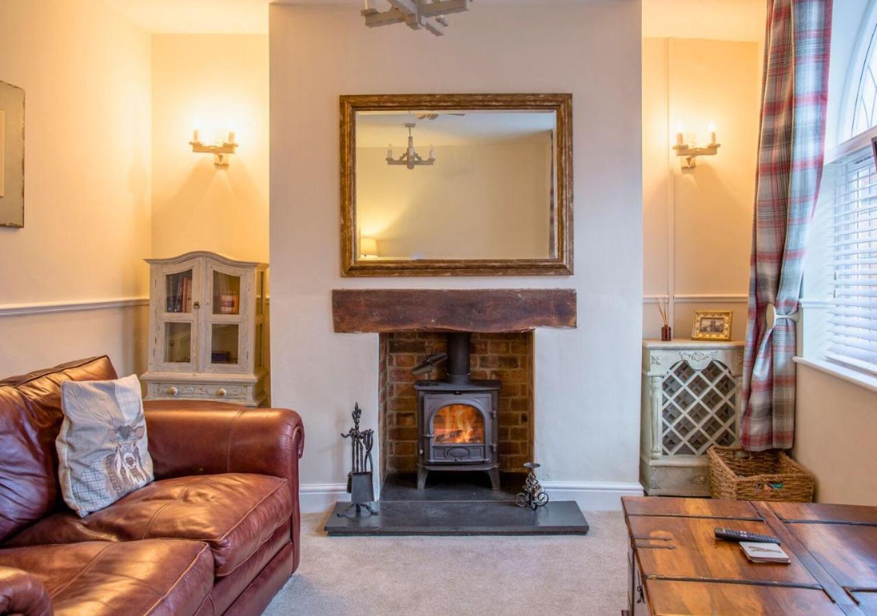 Вилла Charming 2 Bed House In Tewkesbury Centre Экстерьер фото